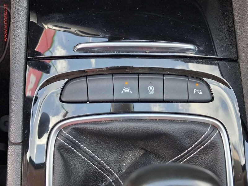 Opel Insignia (2018) 2.0 CDTi, LED, navi, park - fotka 18 z 23