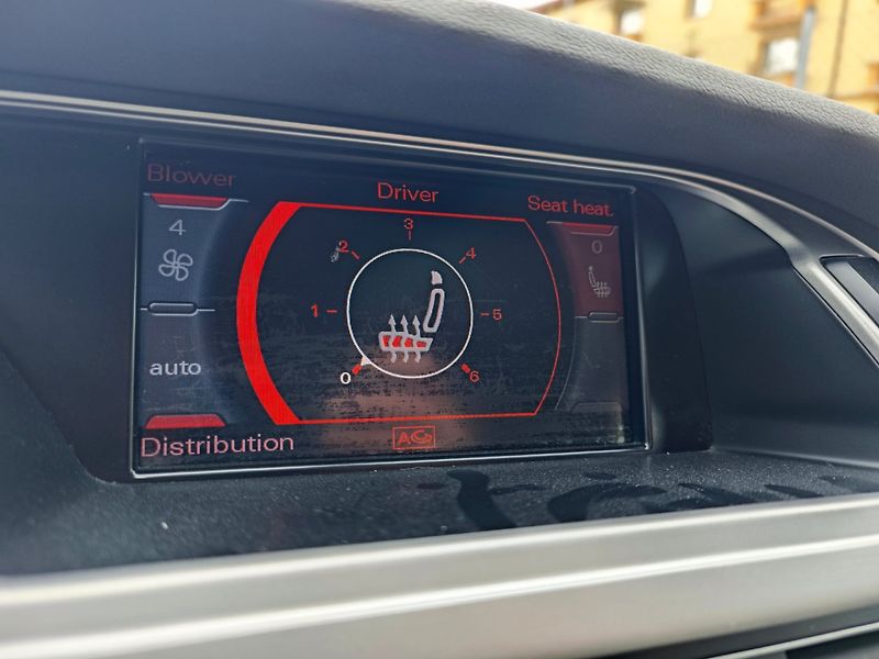 Audi A4 (2008) Avant 2.0 TDi Automat - fotka 23 z 37