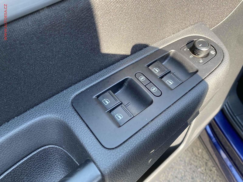 Volkswagen Sharan (2018) 2.0 TDi 7míst, Comfortline - fotka 13 z 17