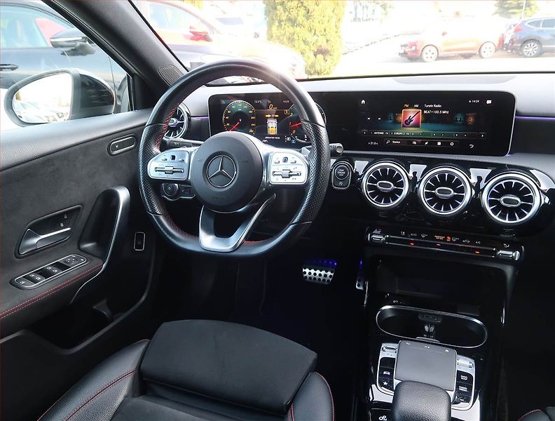 Mercedes-Benz Třídy A (2019) AMG line A 35 AMG 4MATIC - fotka 7 z 16