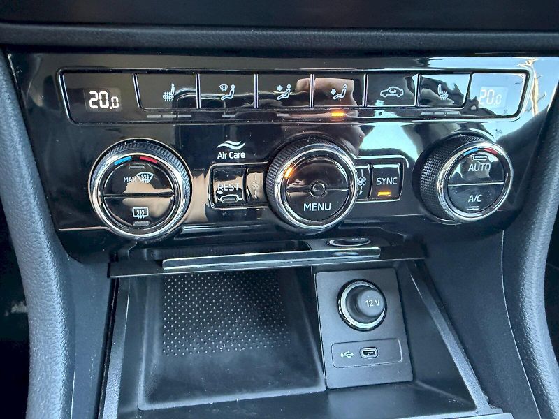 Škoda Superb (2022) 2.0 TDI 147kW 4x4 DSG Style - fotka 27 z 35