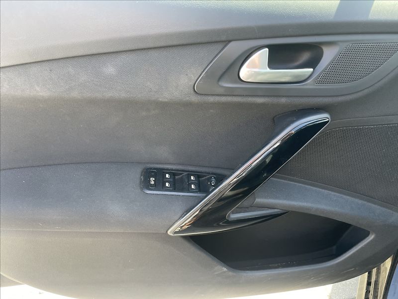 Peugeot 508 2,0 HDi 103kw SW Klimatronic T - fotka 19 z 33