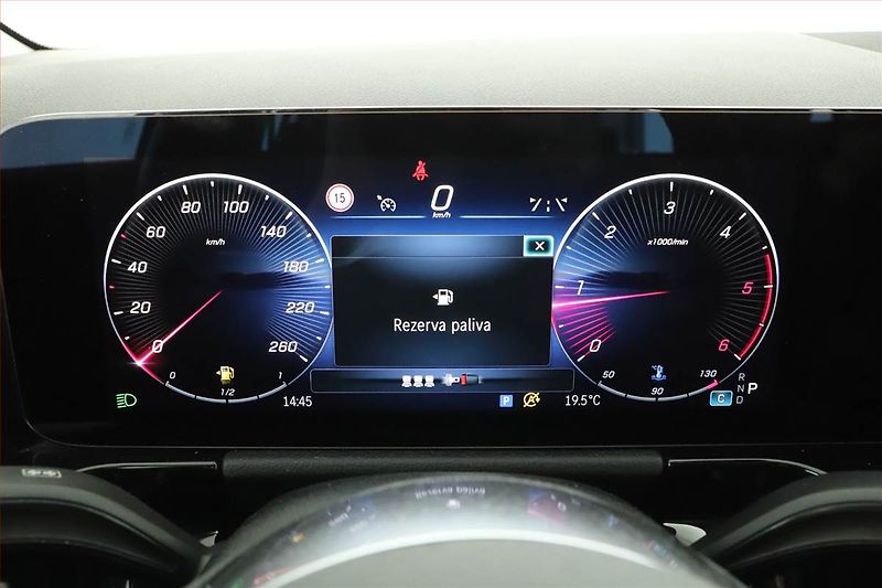 Mercedes-Benz GLA (2024) 200 d - fotka 8 z 18