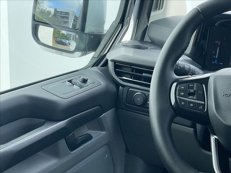 Ford Tourneo 2,0 EcoBlue AWD A8 Titanium L2 - fotka 12 z 18
