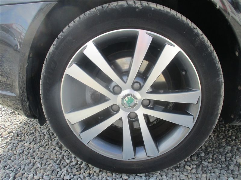 Škoda Octavia 1,4 TSI, serviska,tažné,1.maj, - fotka 23 z 32