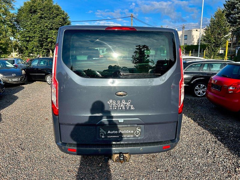 Ford Tourneo Custom (2013) 2.2 TDCi 9 míst - fotka 5 z 10