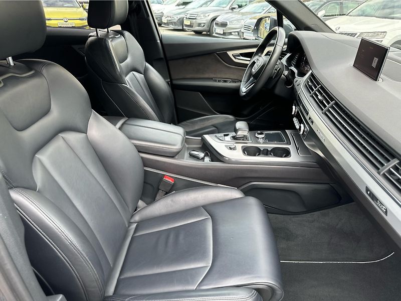 Audi Q7 3.0 TDI Quattro S-Line 7míst - fotka 22 z 27