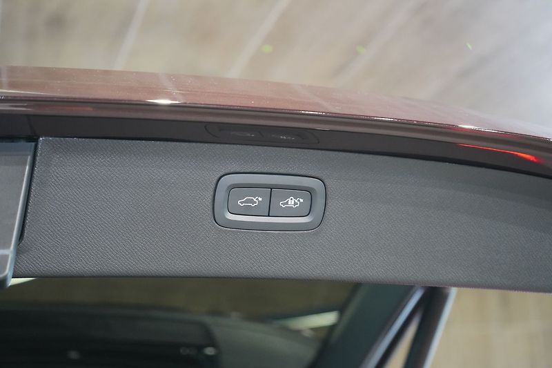 Volvo XC90 B5 AWD PLUS Dark, Vzduch, 360° - fotka 24 z 50