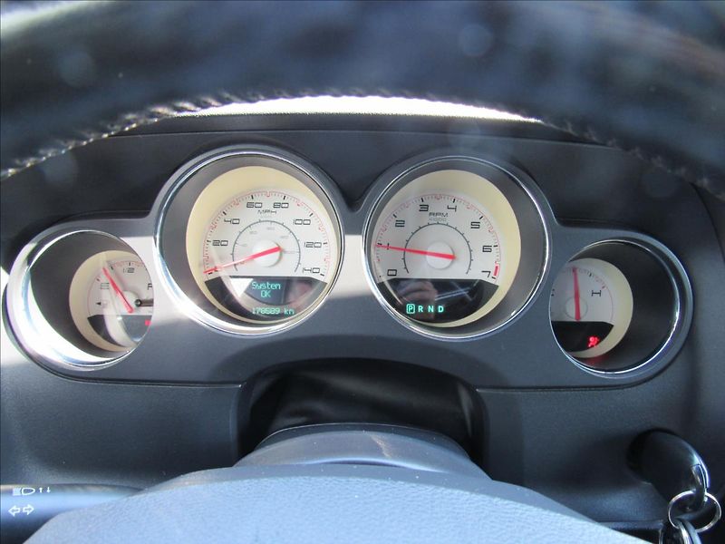 Dodge Challenger 3,6 L VVT 227kW - fotka 12 z 30