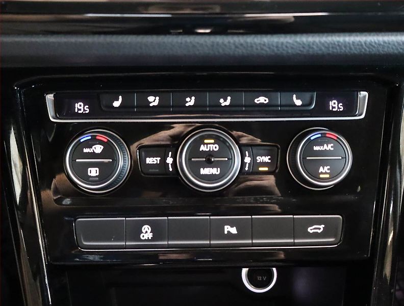 Volkswagen Touran (2017) 2.0 TDI, Automat, Navi - fotka 24 z 29