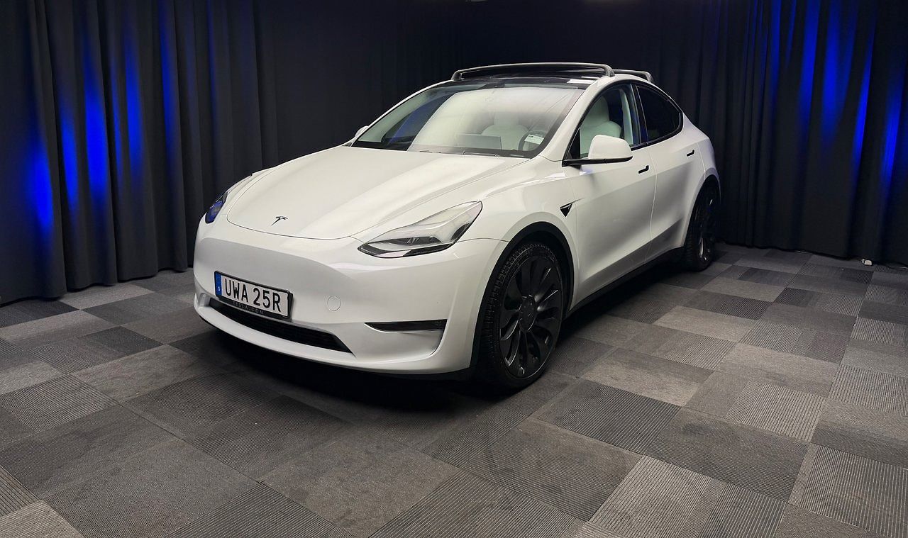 Tesla Model Y Performance EAP Tažné