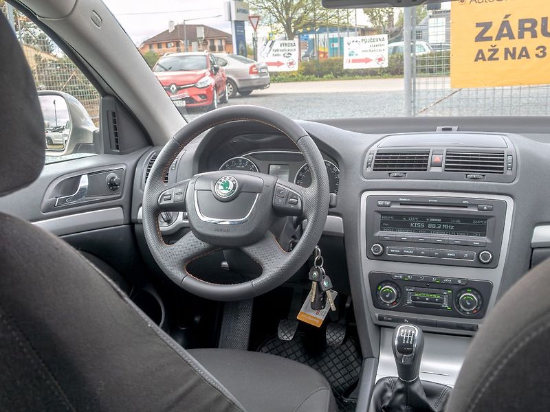 Škoda Octavia (2011) ČR 2.0TDI 103KW – VÝHŘEV - fotka 13 z 42