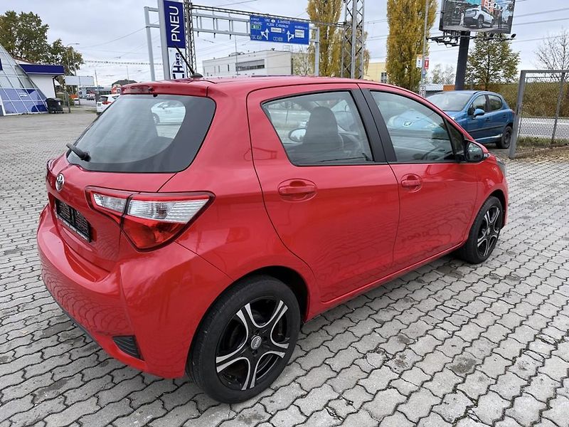 Toyota Yaris 1.0i 51 kW klima, serviska - fotka 5 z 17