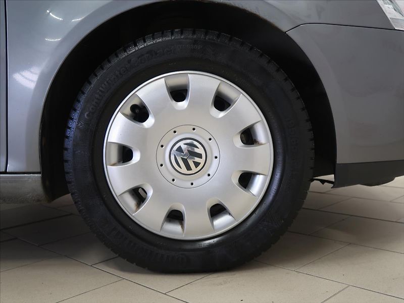 Volkswagen Golf 1,4 i Tour JEN 83500 KM! - fotka 25 z 33