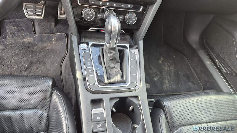 Volkswagen Passat (2018) 2,0 TDi 140 kW - fotka 12 z 19