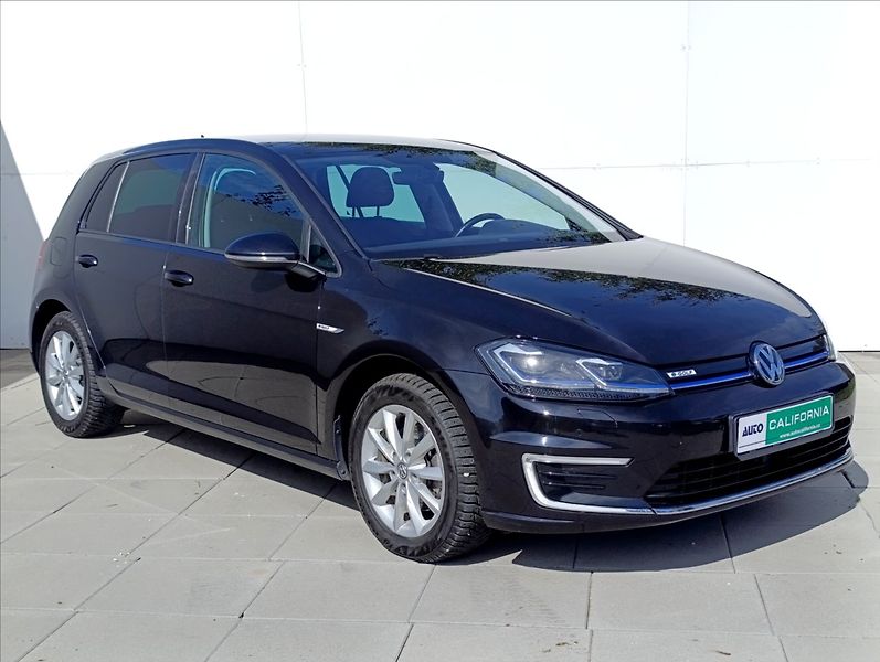 Volkswagen e-Golf 0,0 100kW,tep.čerpadlo,Navi,LE - fotka 5 z 35