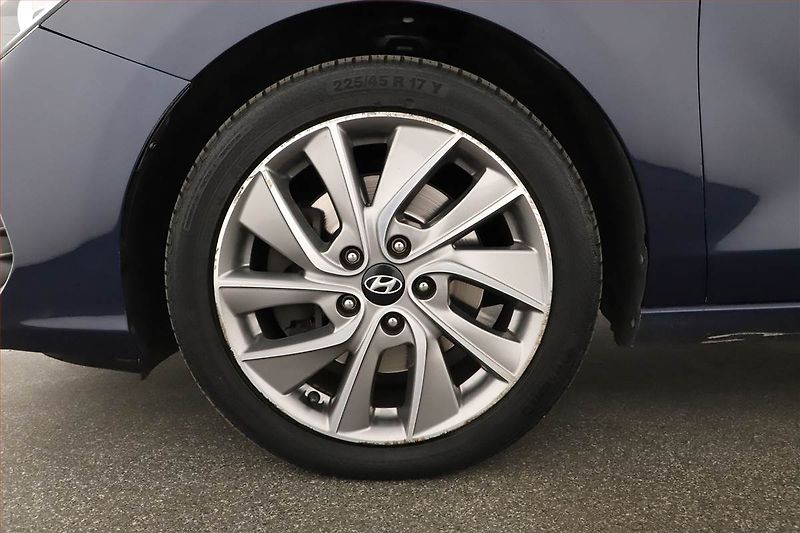 Hyundai i30 (2019) 1.4 T-GDI, Automat, Navi - fotka 16 z 16