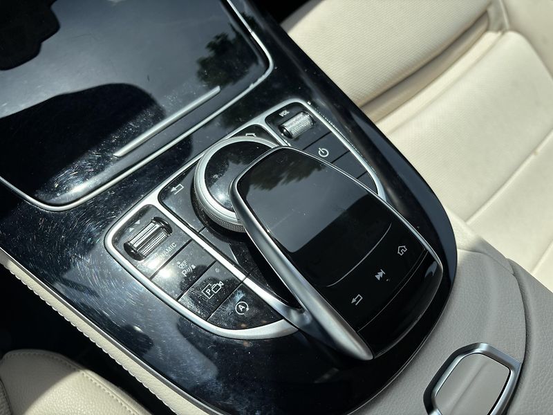 Mercedes-Benz Třídy E E200 135kw 1 maj ČR 52 000 km - fotka 25 z 28