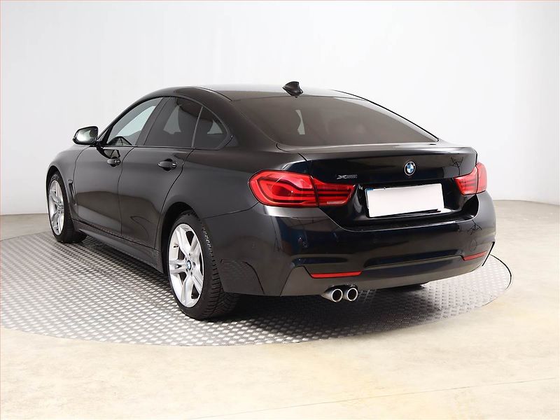 BMW Řada 4 (2017) M Paket 420d xDrive - fotka 4 z 16