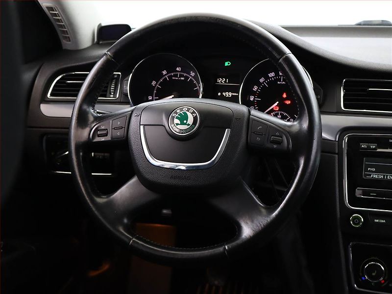 Škoda Superb (2011) 1.4 TSI - fotka 12 z 14