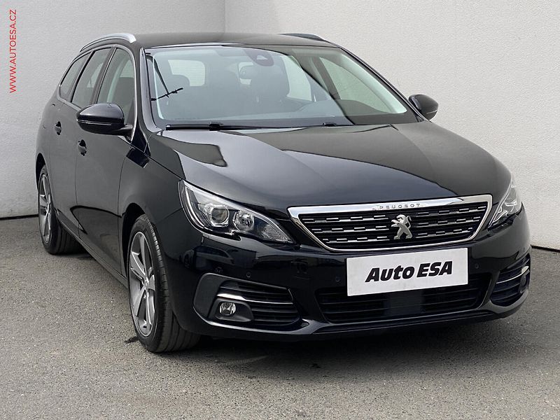 Peugeot 308 (2019) 1.2PT, Allure, navi - fotka 1 z 15
