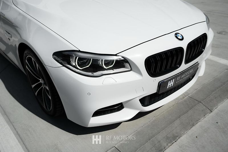 BMW Řada 5 (2013) M550d xDrive 280kW Touring - fotka 10 z 51