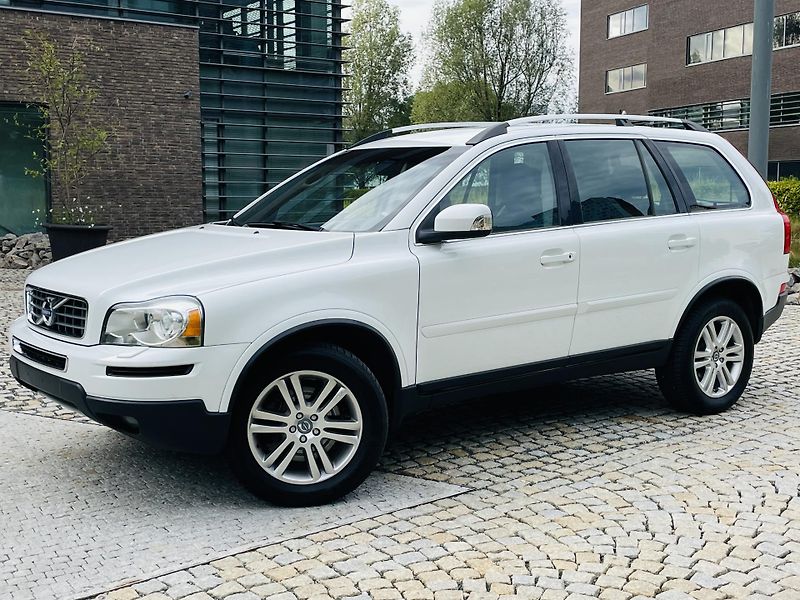 Volvo XC90 2.4D5 4x4 AUT VÝHŘEV SENZORY - fotka 3 z 40