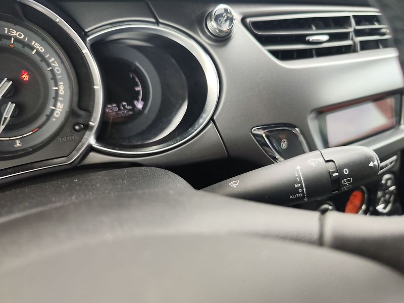 Citroën DS3 1.6 BlueHDi/88kW Servisováno - fotka 18 z 25