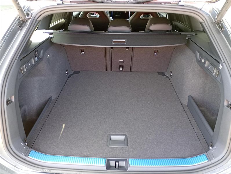 Volkswagen Passat (2026) 2,0 TDI 110kW 7DSG  R-Line Peo - fotka 10 z 19