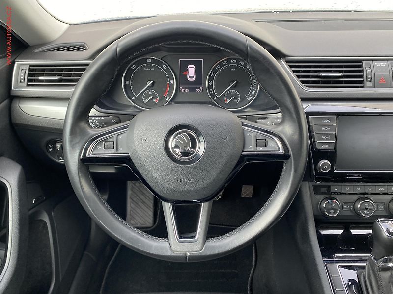 Škoda Superb (2015) 2.0 TDI 4x4, ČR, DSG, bixen - fotka 14 z 19