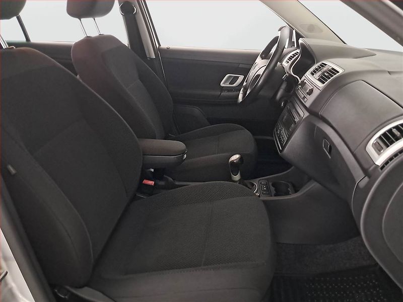 Škoda Fabia (2009) Elegance 1.6 16V, ČR,1.maj - fotka 9 z 17