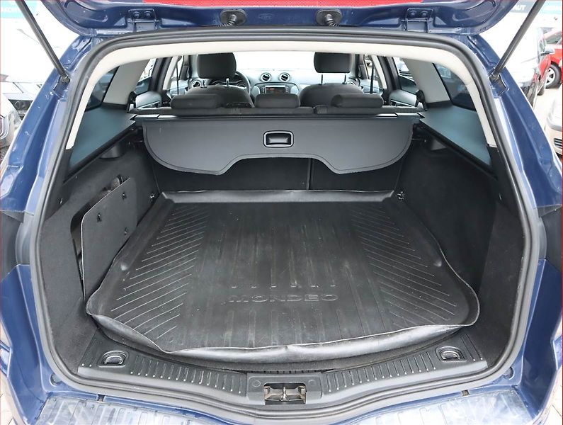 Ford Mondeo (2012) Trend 2.0 TDCi, Navi, Xenony - fotka 14 z 19