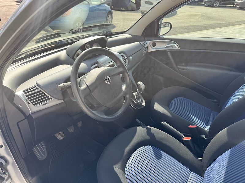 Lancia Y (2008) 1,4i 57 KW Klima - fotka 11 z 28