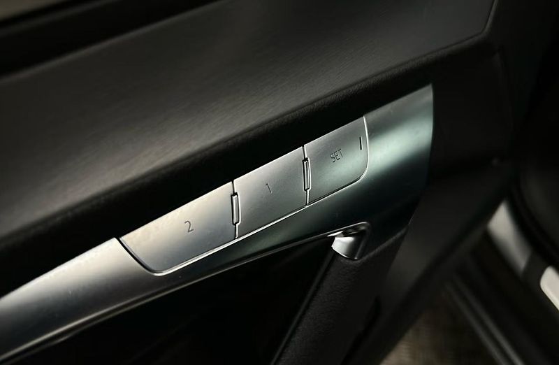 Audi A6 Avant 55 e TFSI Q S-Line Matrix Taž  - fotka 20 z 29