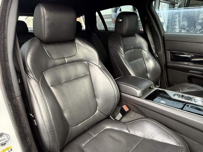 Jaguar XF 3,0 V6 Sportbrake REZERVACE - fotka 24 z 37