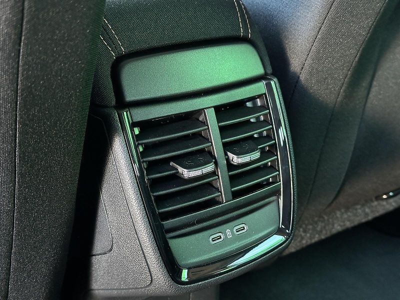 Škoda Kamiq 1.5TSi DSG 150PS LED V.Cockpit - fotka 27 z 29