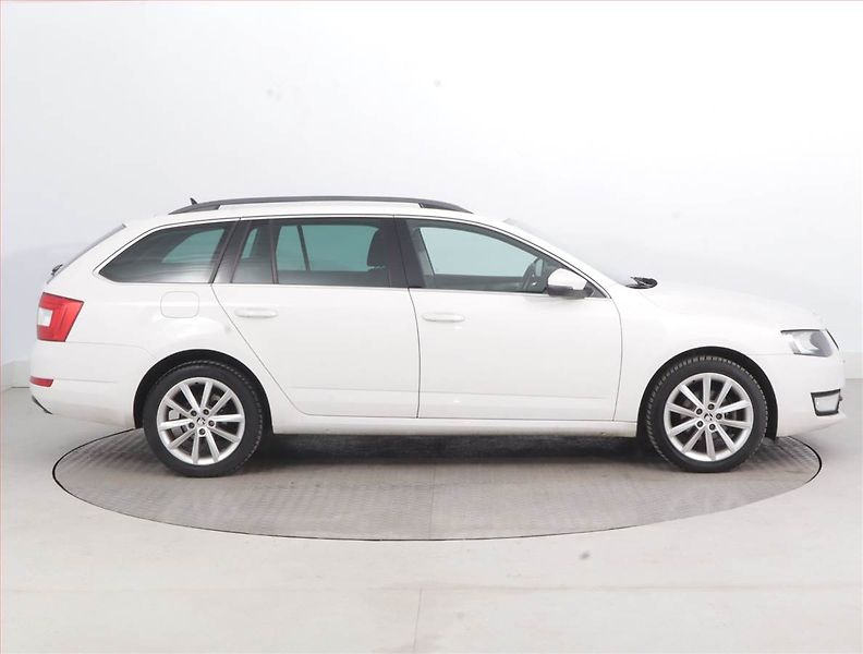 Škoda Octavia (2017) 1.6 TDI, Navi - fotka 6 z 15