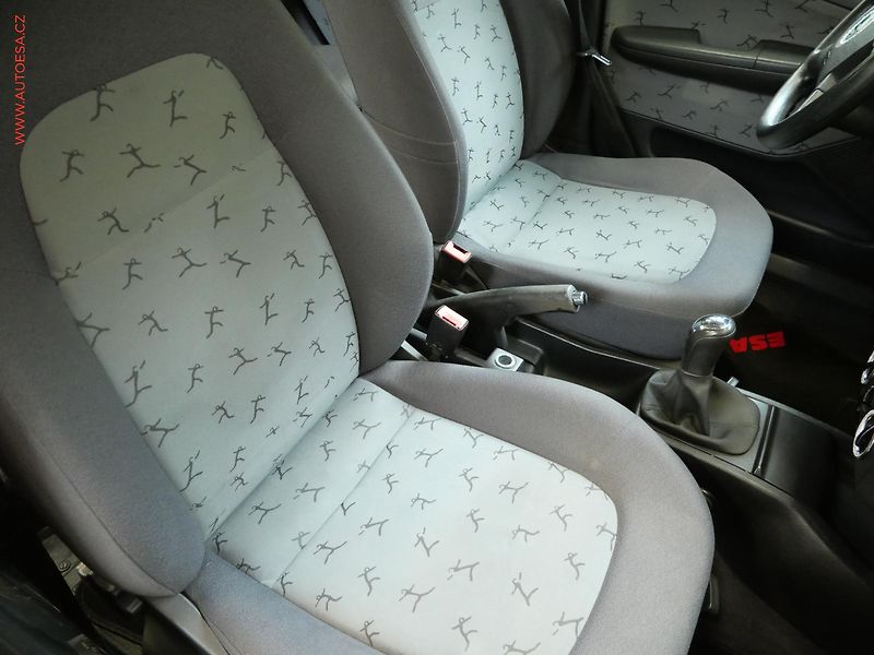 Škoda Fabia (2002) 1.9SDi, ČR, AC, výhřev sed - fotka 11 z 16