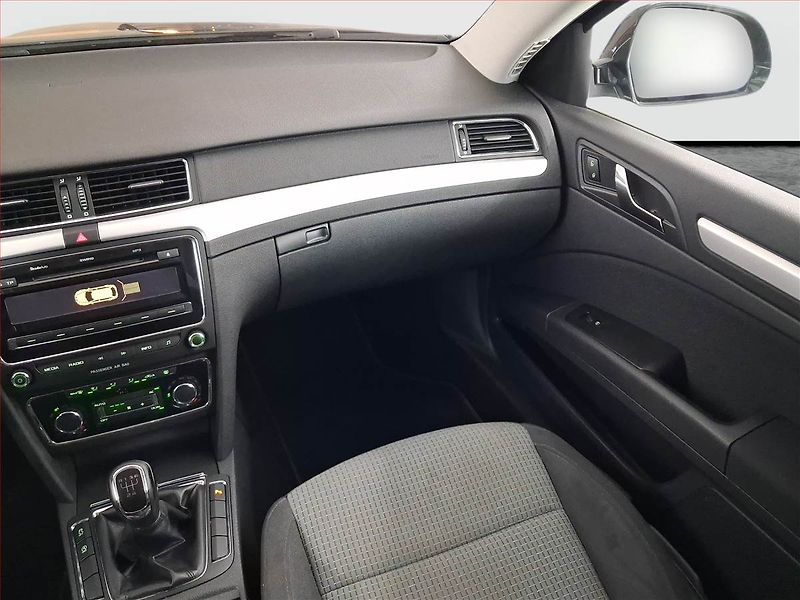 Škoda Superb (2011) Ambition 1.6 TDI, Serv.kniha - fotka 8 z 19
