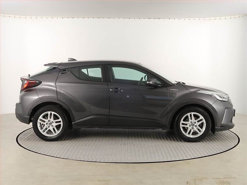 Toyota C-HR (2021) 1.8 Hybrid - fotka 6 z 18