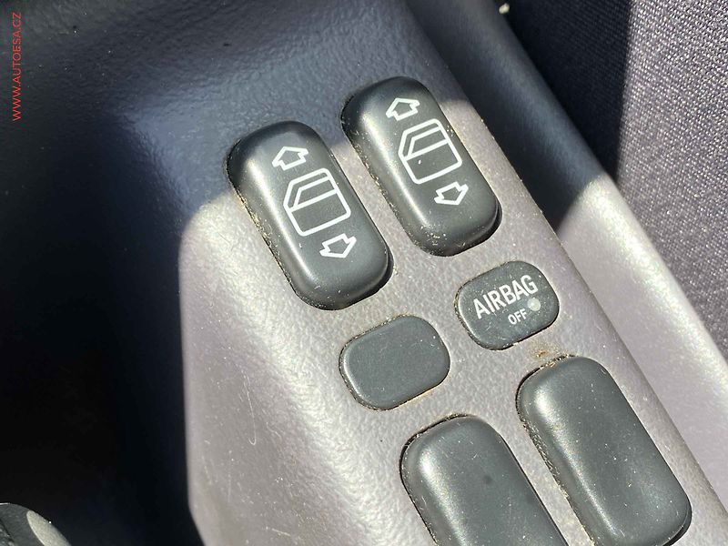Mercedes-Benz Třídy A (2003) 1.4i 140, AC - fotka 12 z 16
