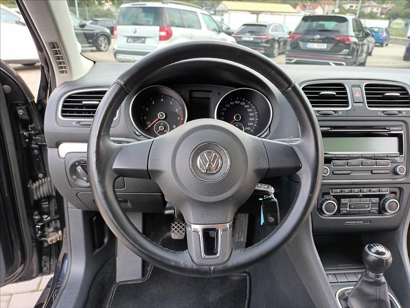 Volkswagen Golf 1,2 TSI,77KW,DIGIKLIMA,SERVIS - fotka 12 z 36