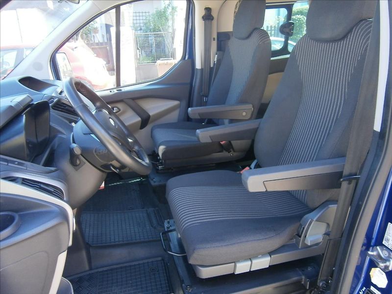 Ford Tourneo Custom 2,2 TDCI EUROLINE 114 KW - fotka 8 z 27
