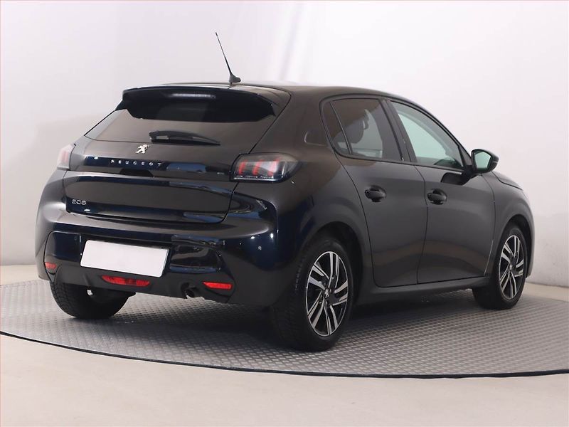 Peugeot 208 (2022) Allure 1.2 PureTech - fotka 5 z 20