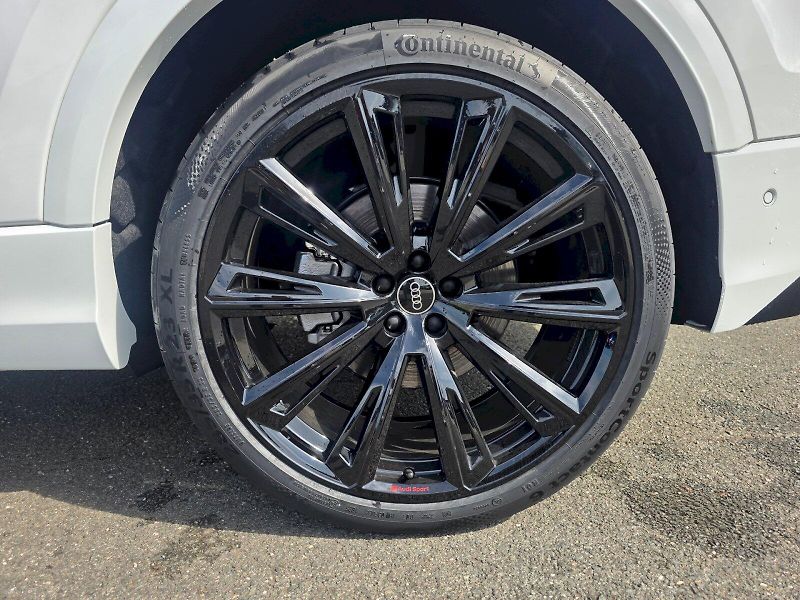 Audi Q8 (2025) SUV 50 TDI quattro - fotka 18 z 26