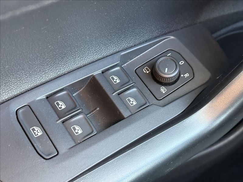 Volkswagen Polo TSI 70kW FACE VIRTUAL 15tKm - fotka 14 z 26
