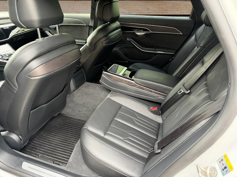 Audi A8 (2021) +60TFSi+LONG+S-LINE+po servise - fotka 15 z 25