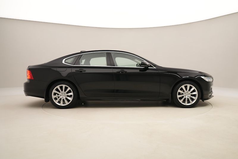 Volvo S90 D4 MOMENTUM AUT  - fotka 13 z 43