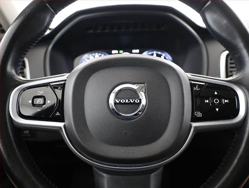 Volvo XC90 (2019) T6 AWD - fotka 8 z 21