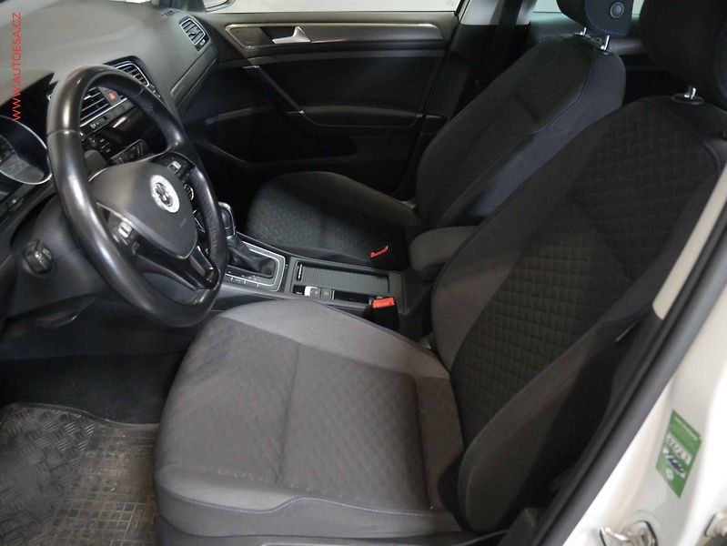 Volkswagen Golf (2019) 2.0TDi, DSG - fotka 9 z 20